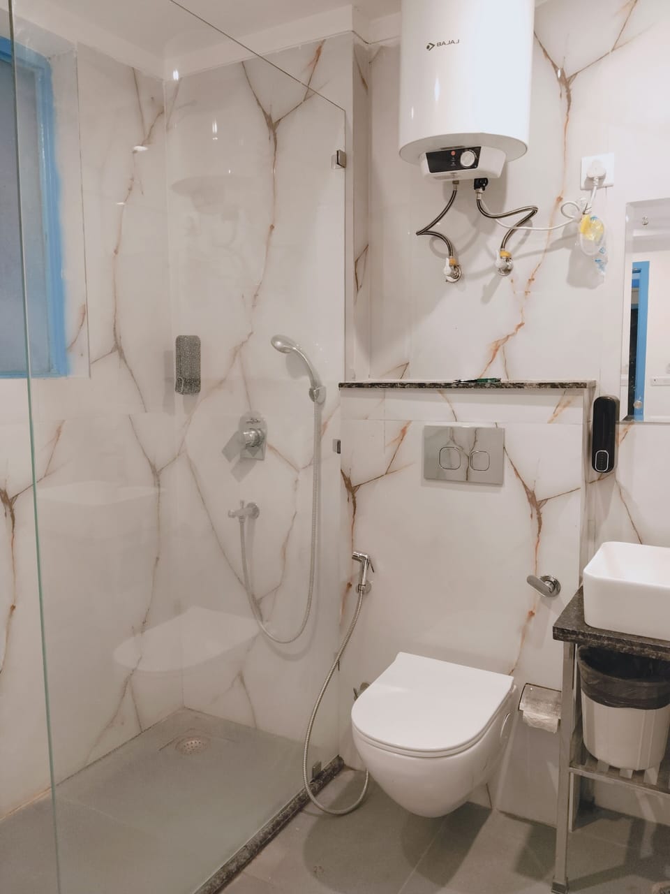 Deluxe Room | Bathroom | Shower, rainfall showerhead, designer toiletries, hair dryer