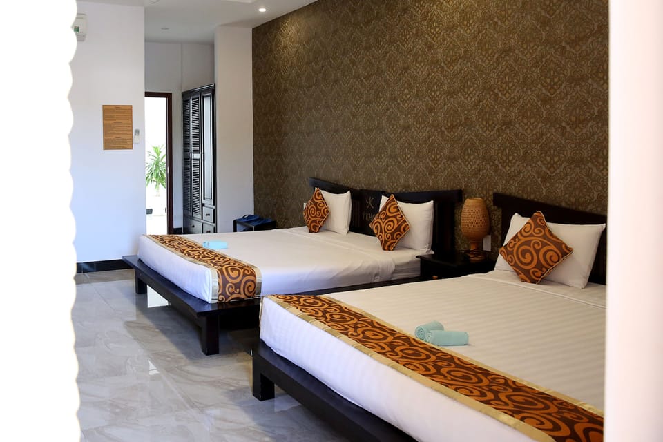 Quadruple Room | Minibar, in-room safe, desk, free WiFi