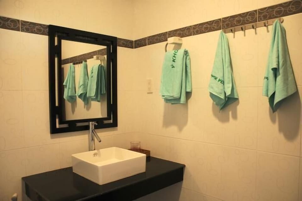 Bathroom sink