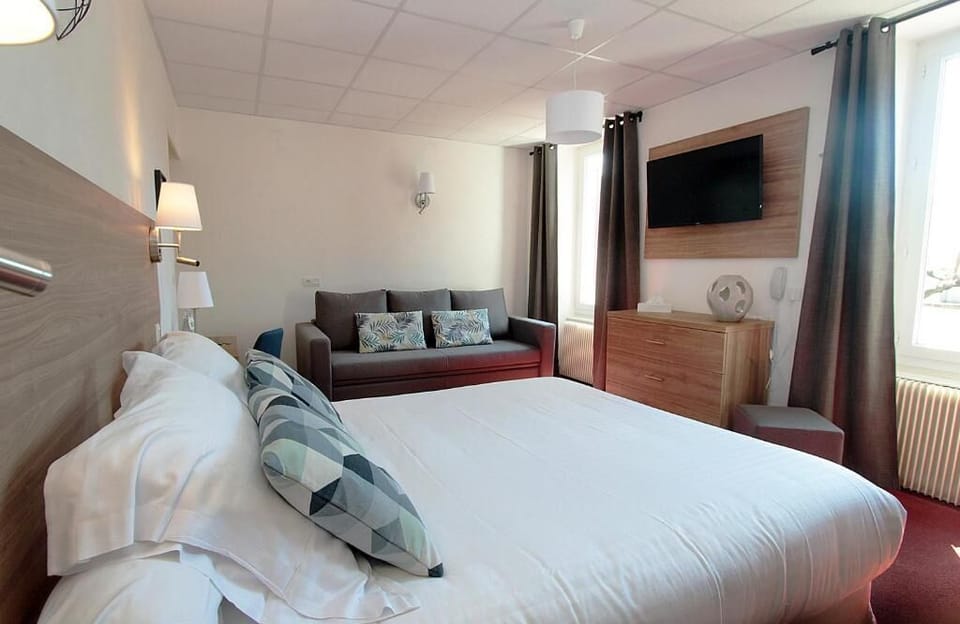 1 bedroom, in-room safe, desk, soundproofing