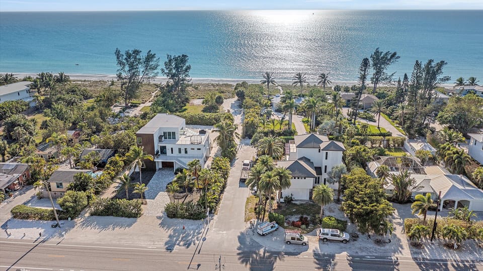 House, 4 Bedrooms | Aerial view