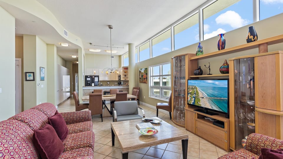 Condo, 3 Bedrooms | Living area | Smart TV
