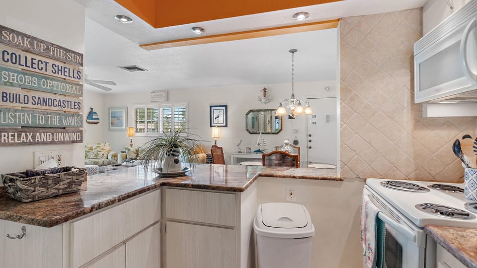 Townhome, 2 Bedrooms | Private kitchen | Coffee/tea maker, fridge, oven, toaster