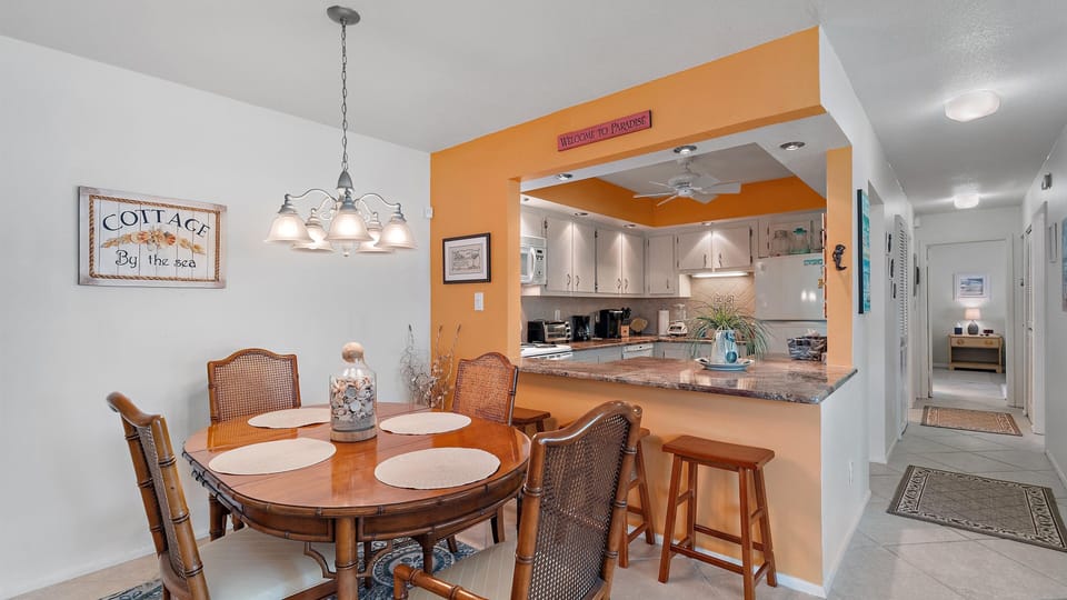 Townhome, 2 Bedrooms | Dining