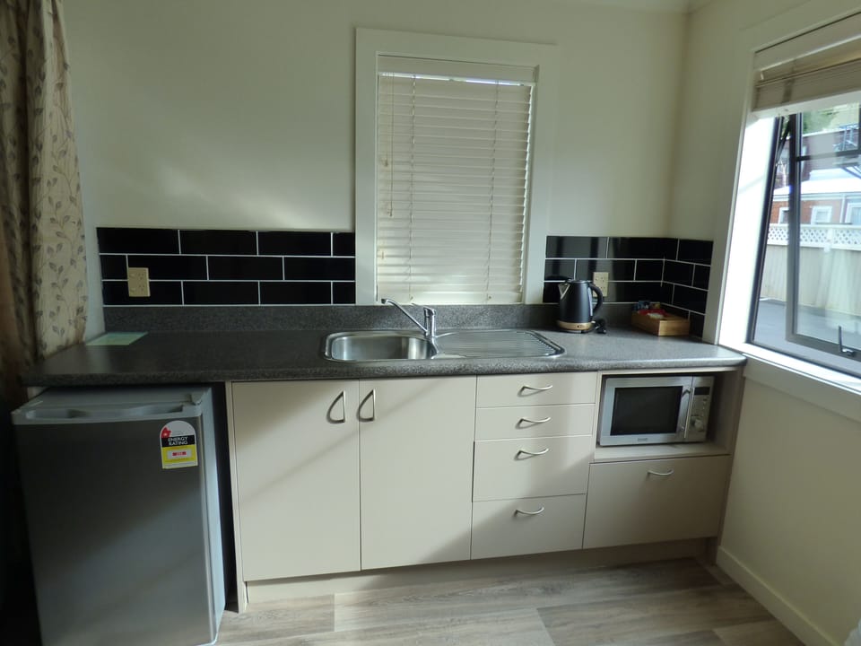 Deluxe Double Studio | Free WiFi, bed sheets