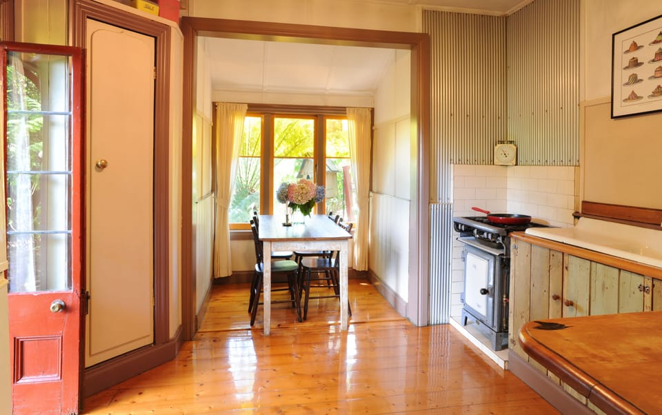 Mills Spa Cottage | Private kitchen | Electric kettle, toaster, cookware/dishes/utensils