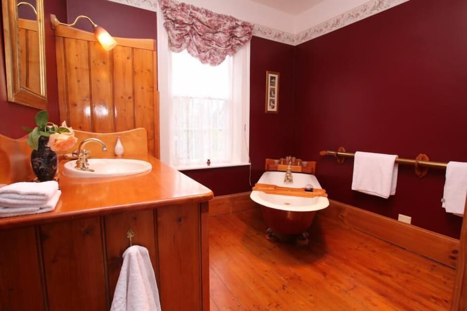 Separate tub and shower, jetted tub, rainfall showerhead