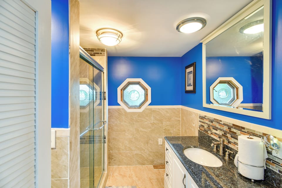 Full Bath | Towels Provided | Hair Dryer | Complimentary Toiletries