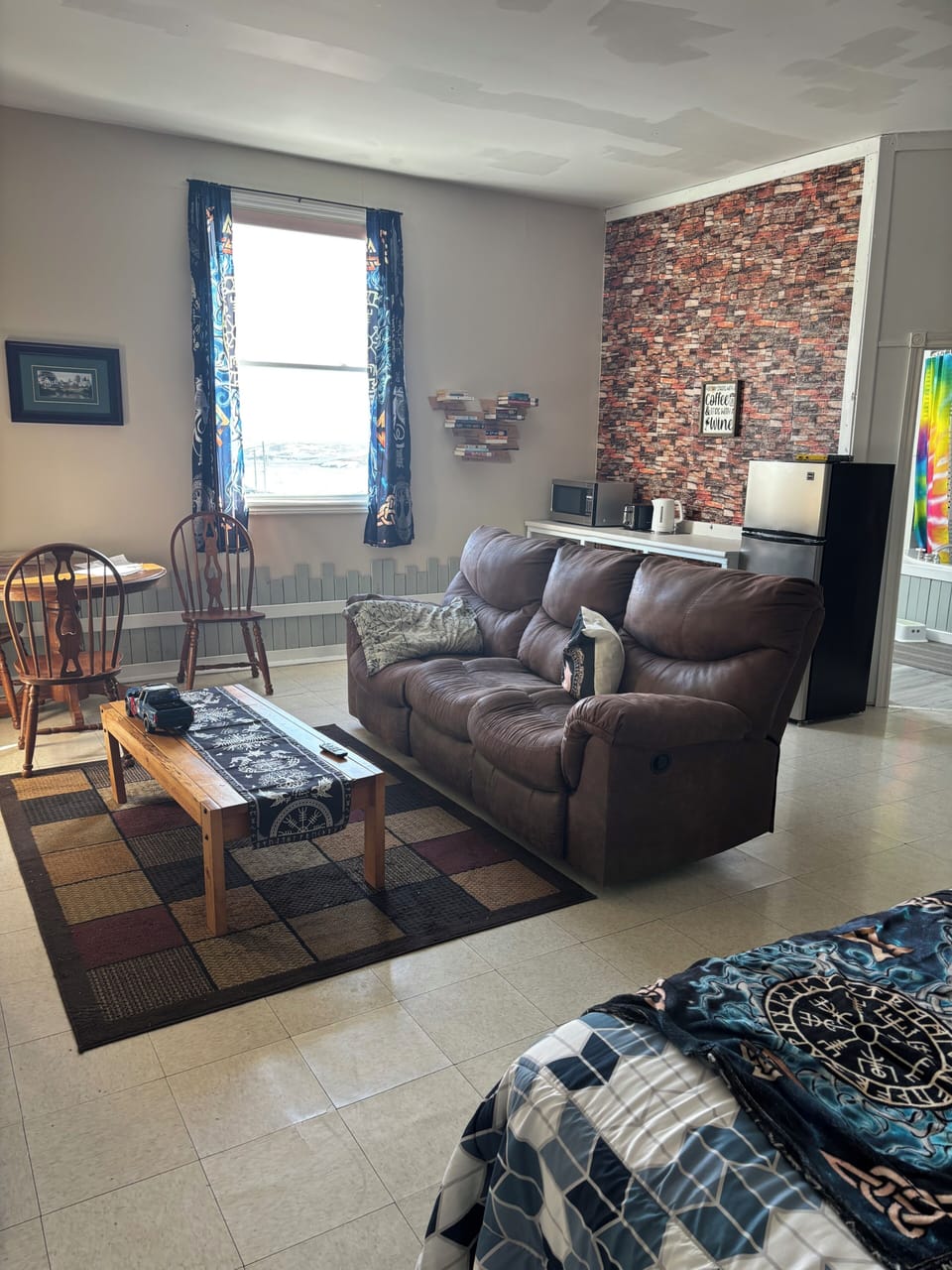 Deluxe Double Room | Living area | 42-inch Smart TV with digital channels, streaming services