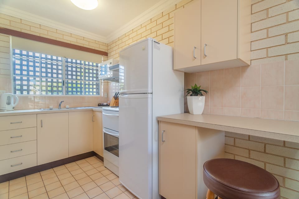 Apartment, 2 Bedrooms (Unit) | Private kitchen | Coffee/tea maker, microwave, electric kettle, toaster
