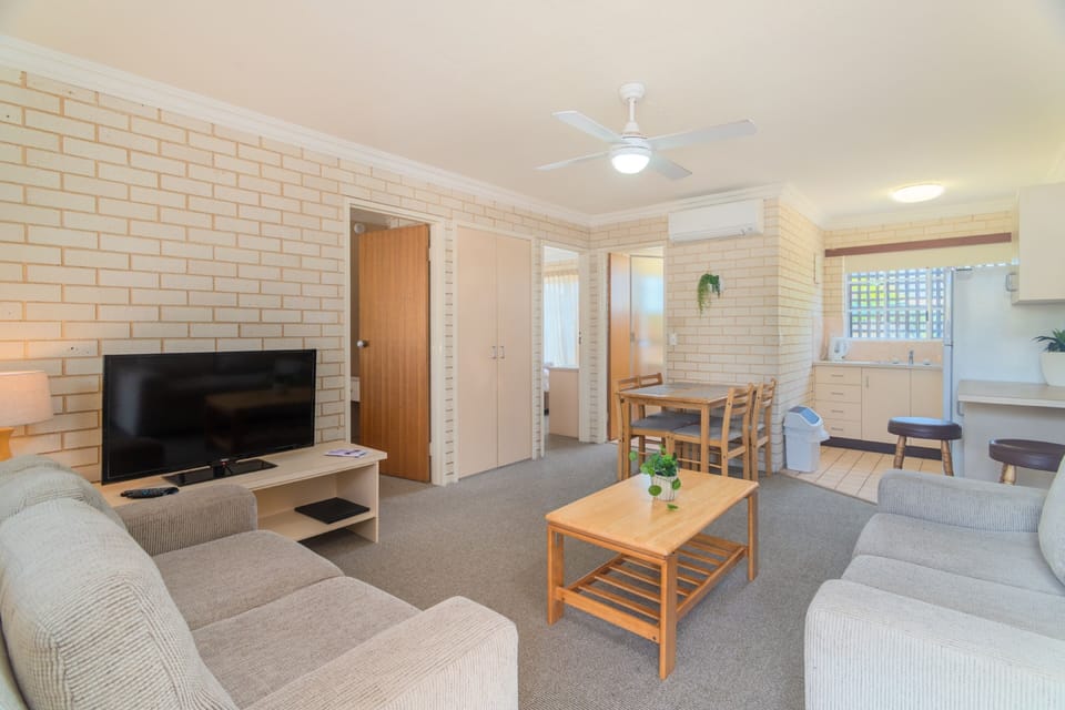 Apartment, 2 Bedrooms (Unit) | Living area | 32-inch flat-screen TV with digital channels, TV