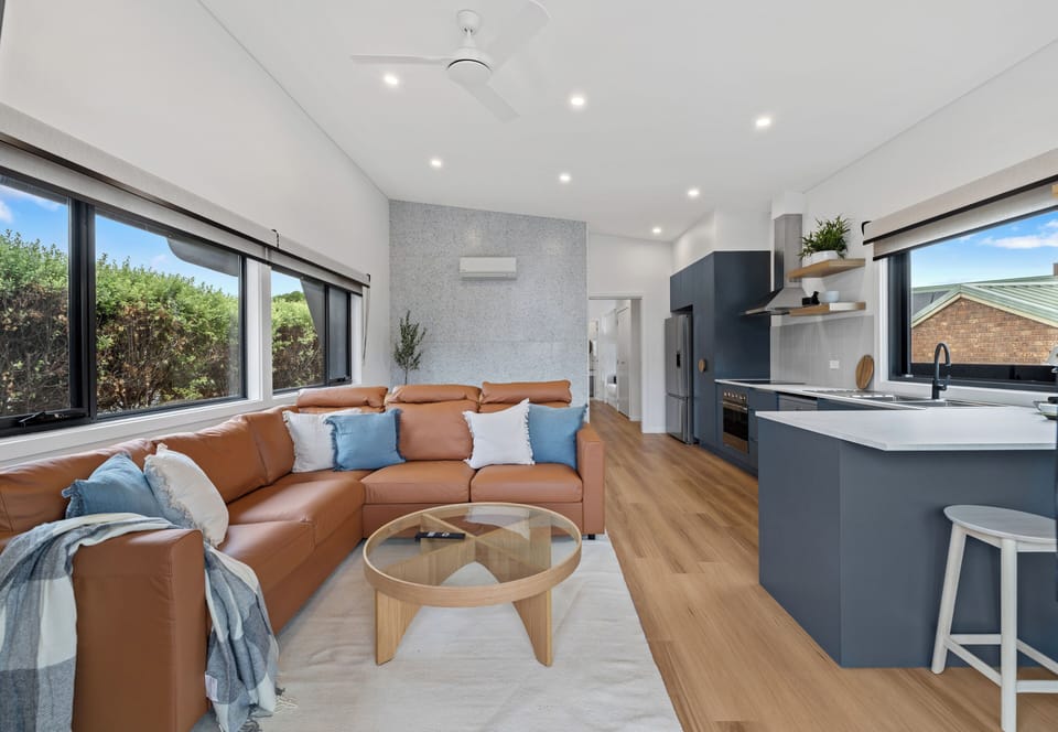 Eco Deluxe Cabin | Living area
