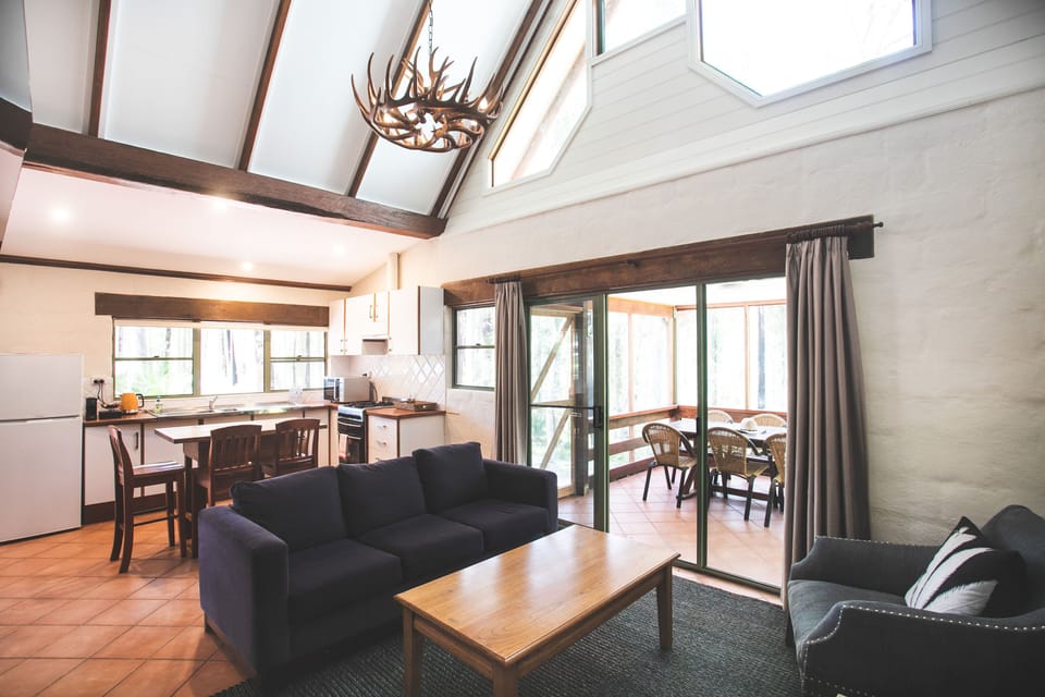 Cottage, Multiple Bedrooms, Non Smoking (Hideaway Cabin) | Living area