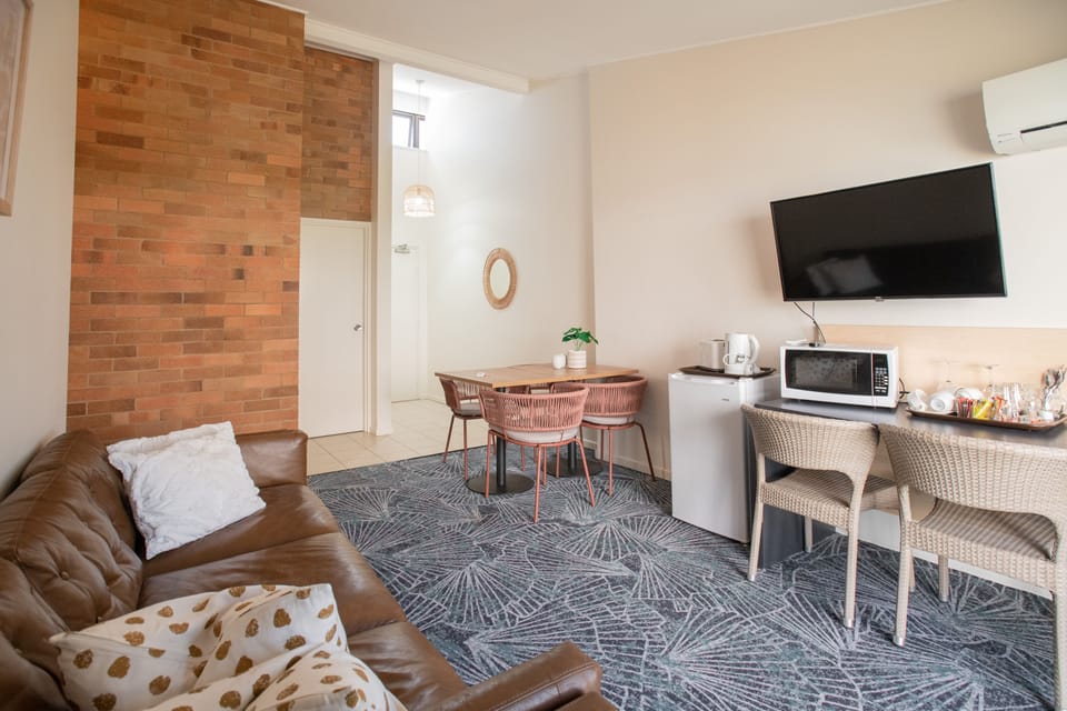 Standard Suite, Multiple Beds, Non Smoking, Ensuite | Living area | 42-inch Smart TV with digital channels
