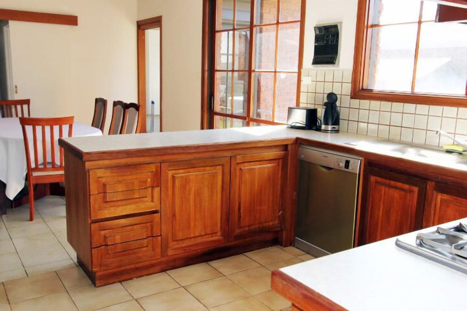Four Bedroom Cottage | Private kitchen | Full-size fridge, microwave, oven, stovetop
