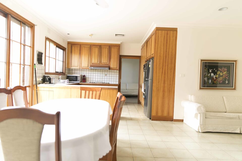 Four Bedroom Cottage | In-room dining