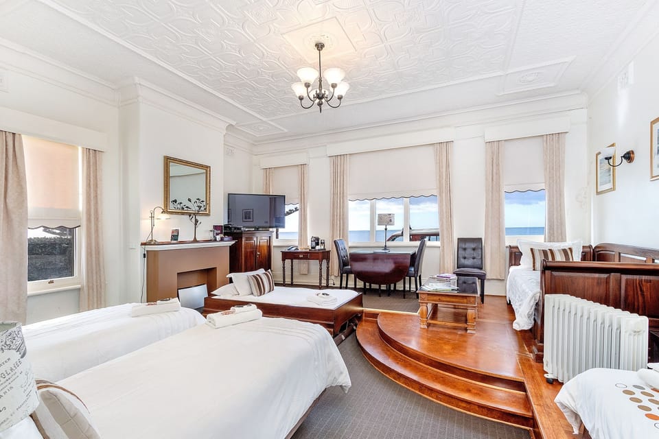 Beachfront Family Spa Suite | Hypo-allergenic bedding, pillowtop beds, minibar, individually decorated