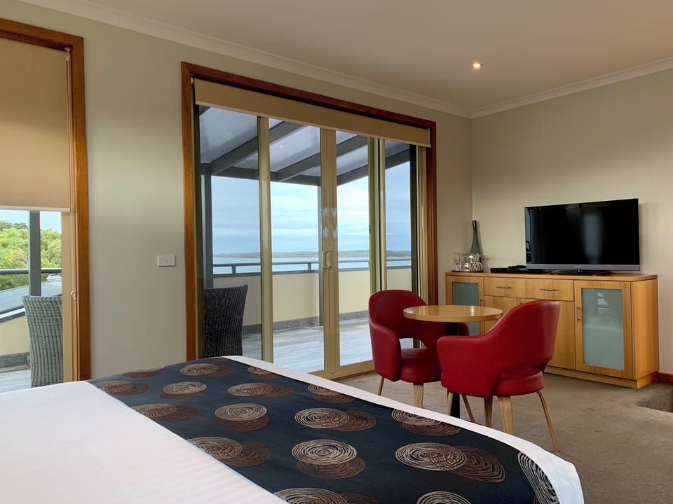 Standard Room, Balcony (Penthouse) | Blackout drapes, iron/ironing board, bed sheets