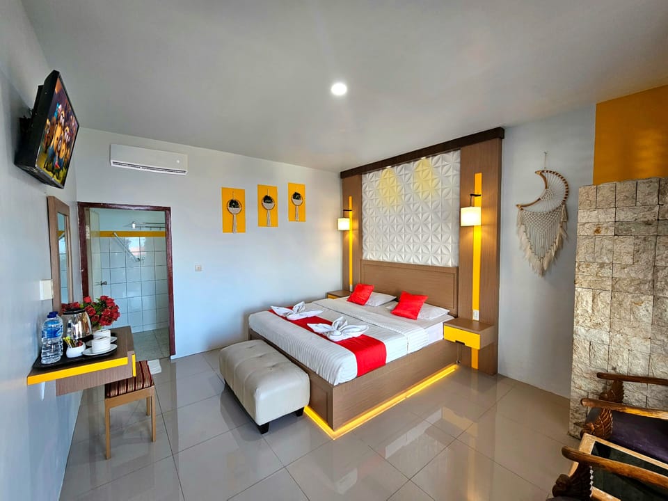Deluxe Room | 1 bedroom, desk, iron/ironing board (on request), WiFi (free)