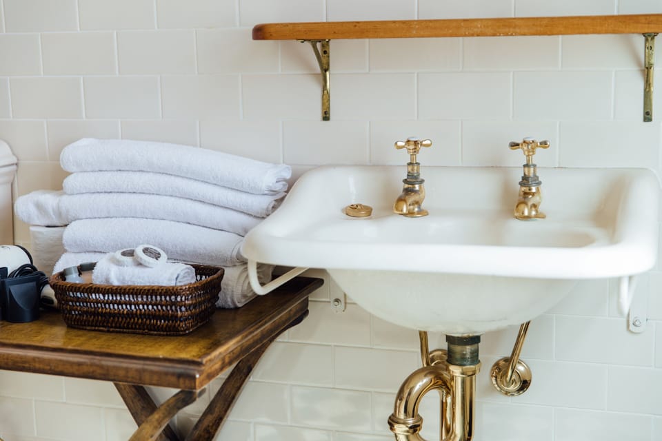Premium Room, Non Smoking | Bathroom | Shower, free toiletries, hair dryer, towels