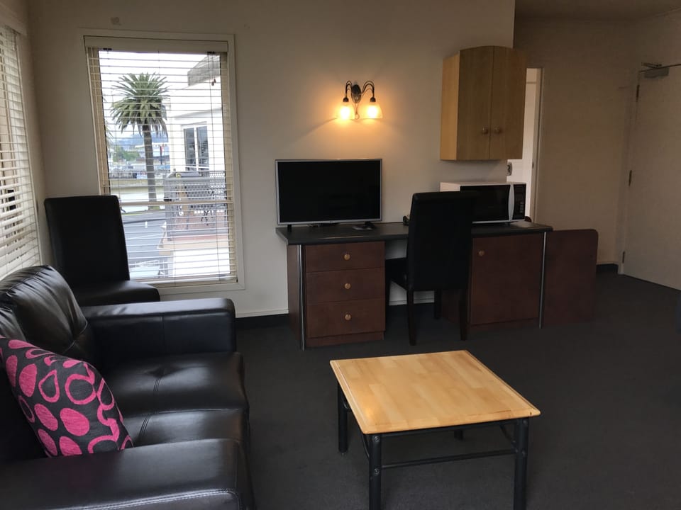 Studio | Desk, iron/ironing board, free WiFi, bed sheets