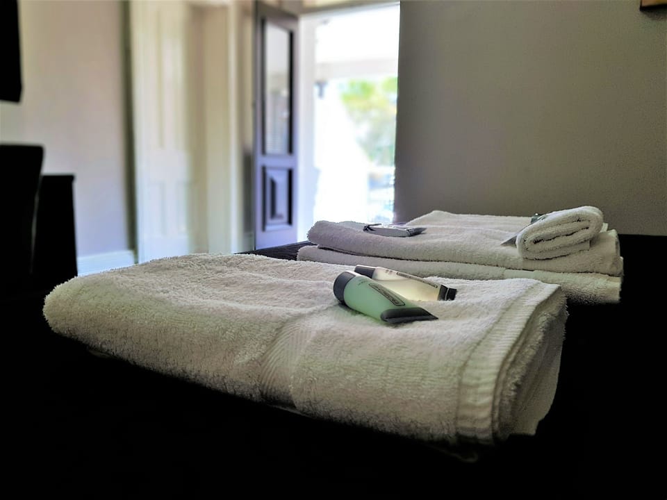 Queen Room 6 | Iron/ironing board, WiFi (free), bed sheets