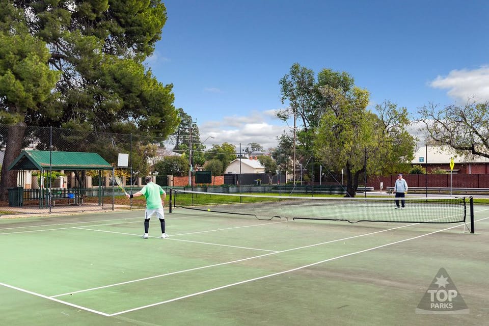 Levi Adelaide Holiday Park Campground/ 
RV Resort in Adelaide