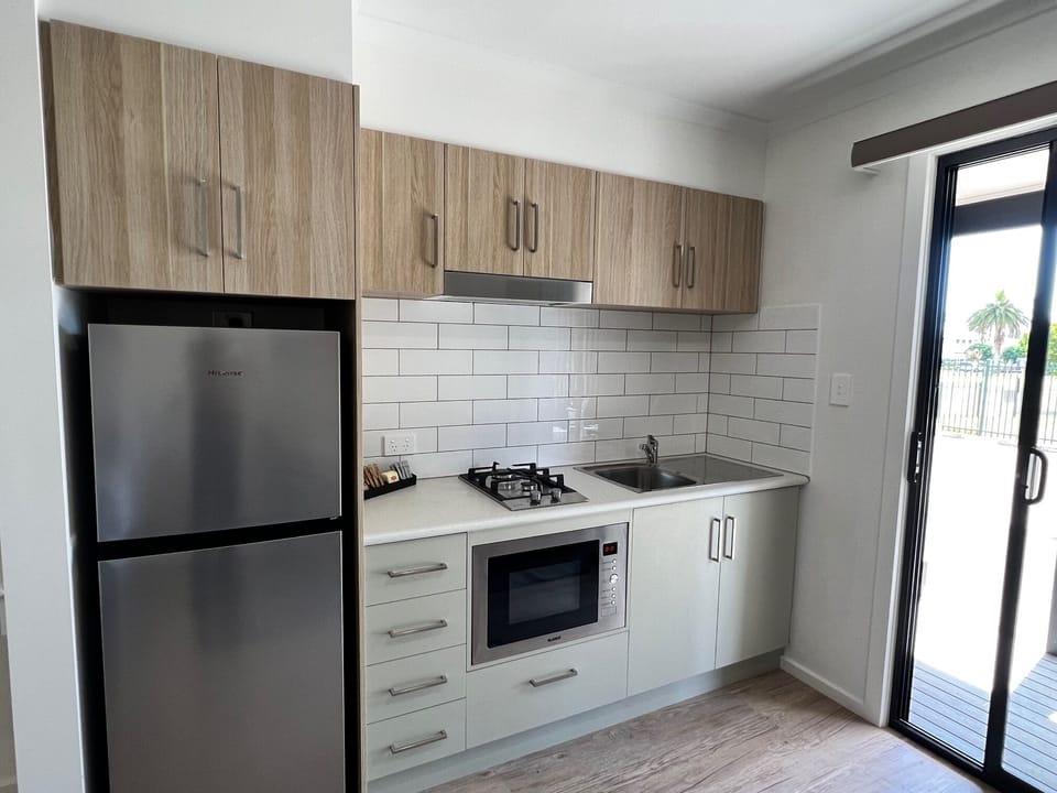 Standard Studio | Private kitchen | Electric kettle, cookware/dishes/utensils