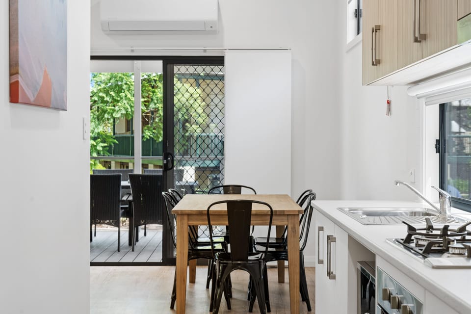 Superior Villa | Private kitchen | Electric kettle, cookware/dishes/utensils