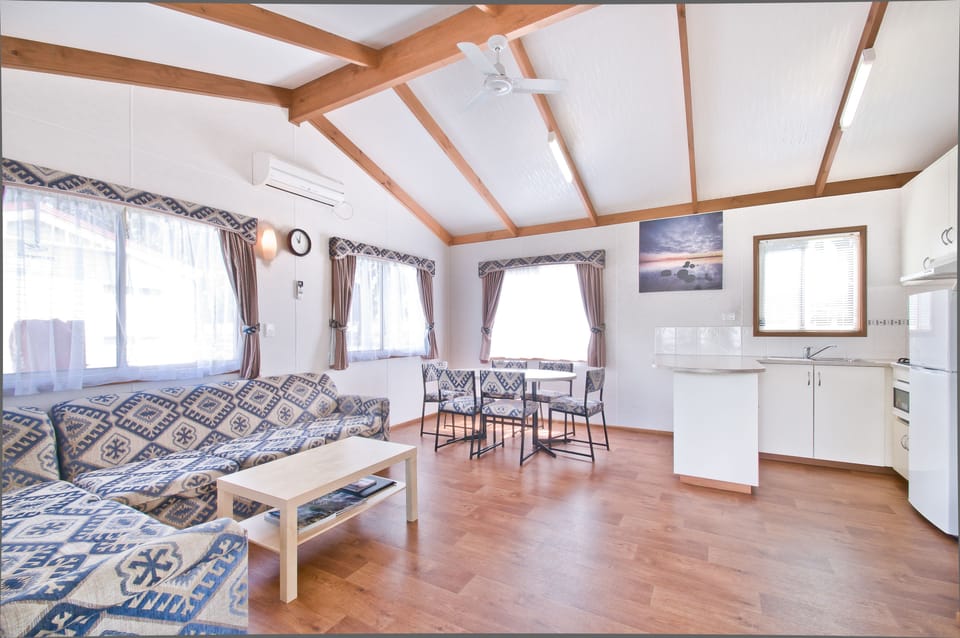 Family Cabin, 2 Bedrooms, Non Smoking, Kitchen (Deluxe Cabin) | Living area | Flat-screen TV