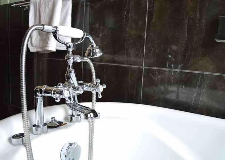 Standard Room, 1 King Bed (Bluestone Room)) | Deep soaking bathtub