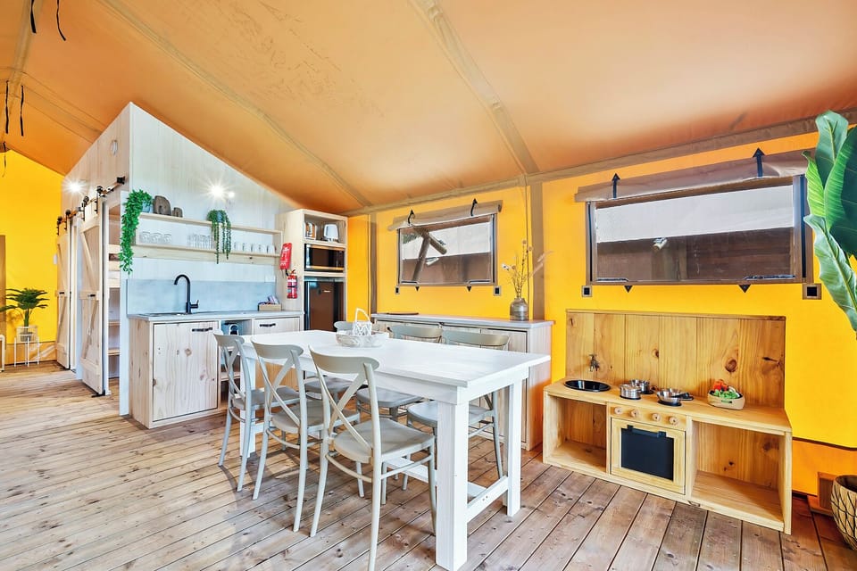 Family Safari Tent | WiFi (free), bed sheets