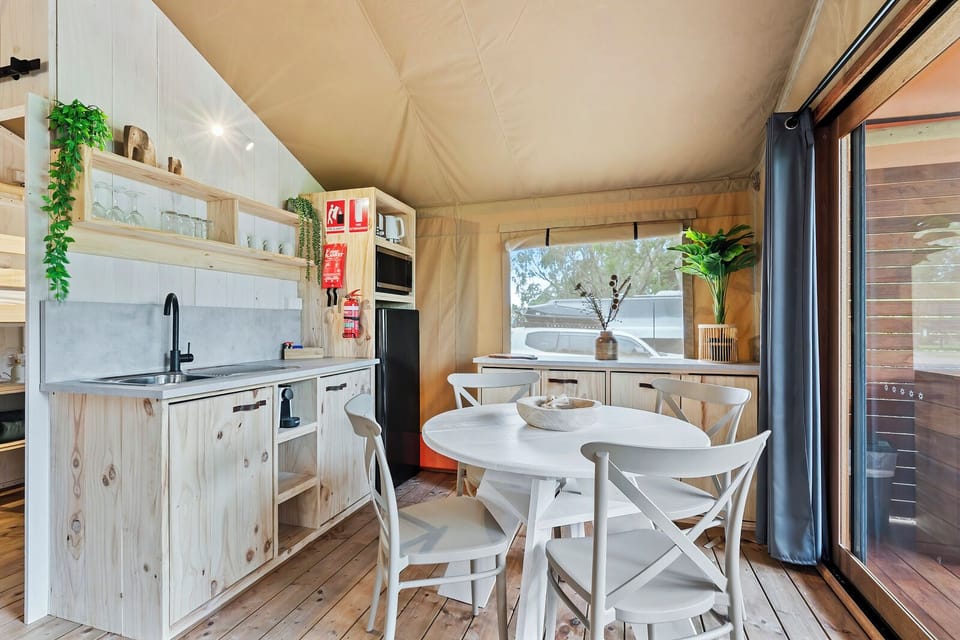 Luxury Safari Tent | WiFi (free), bed sheets