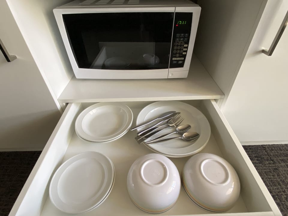 Deluxe Room, Non Smoking, Balcony (3 1/2 Star Delux Room) | Desk, soundproofing, iron/ironing board, free WiFi
