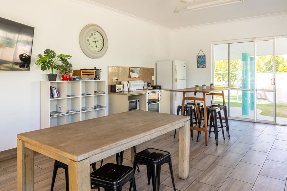 Full-size fridge, microwave, stovetop, electric kettle