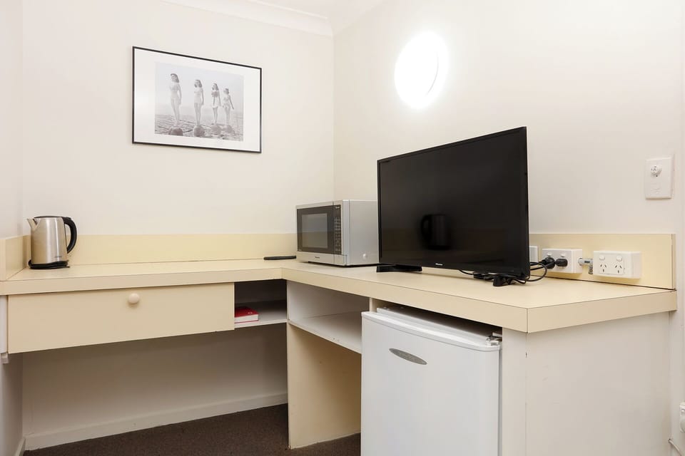 Motel Room (1 Queen Bed + 2 Single Beds) | Blackout drapes, iron/ironing board, cribs (free), WiFi (free)