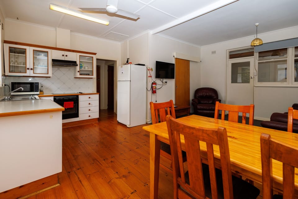 Family Apartment, 2 Bedrooms, Private Bathroom | Bed sheets, wheelchair access