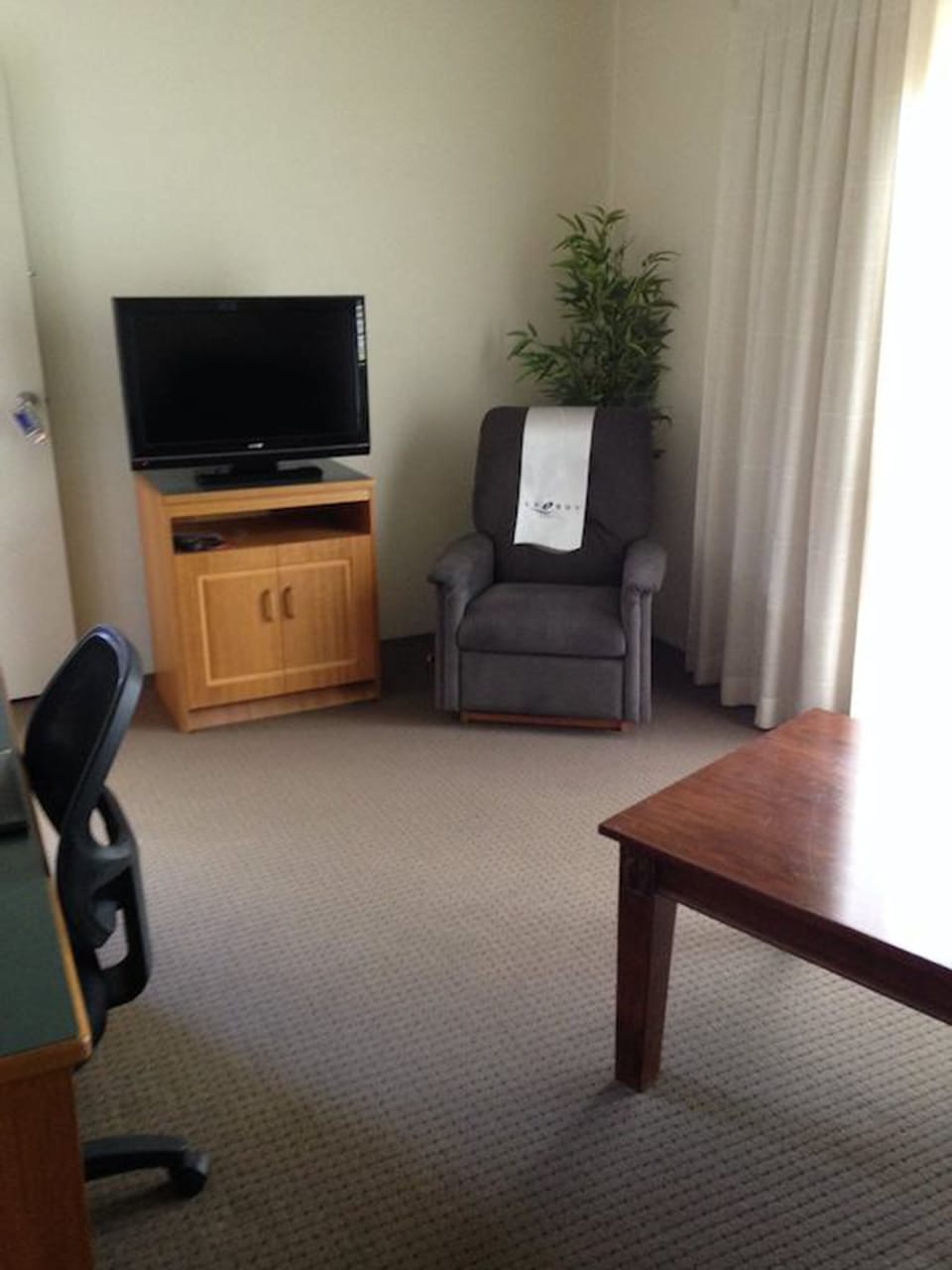Royal Room | Living area | 43-inch Smart TV with digital channels