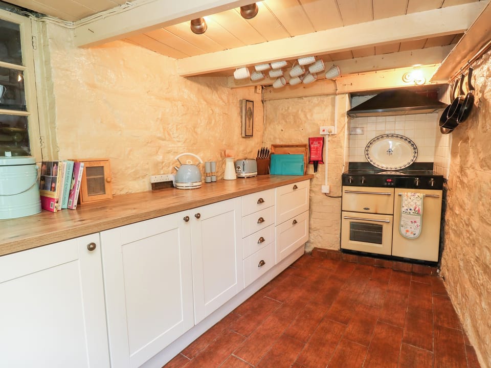 Fridge, dishwasher, electric kettle, toaster