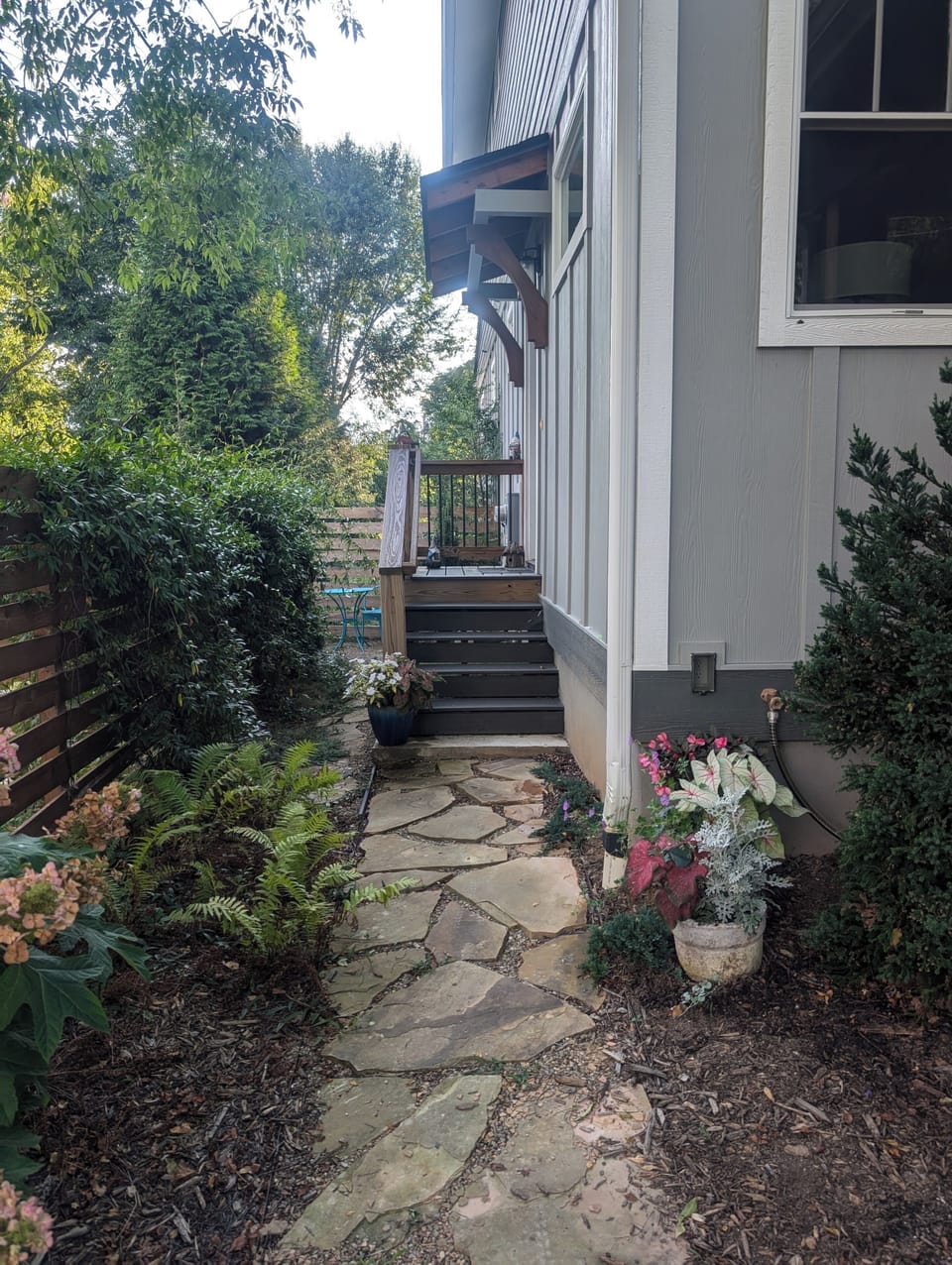 Privat guest suite entrance