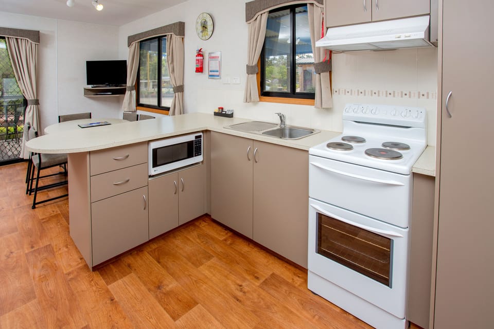 Family Cabin (Sleeps 6) | Soundproofing, iron/ironing board, cribs/infant beds, bed sheets