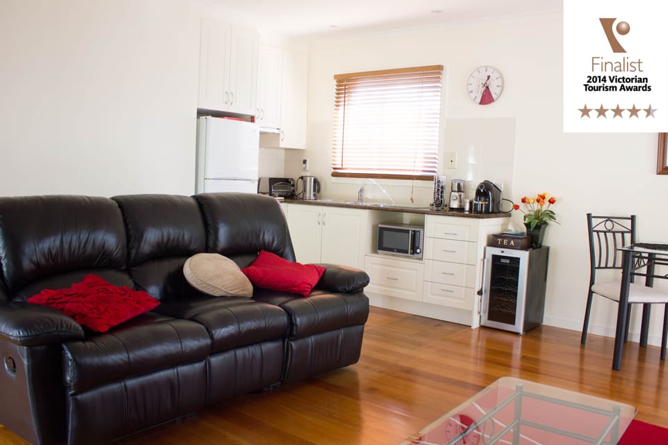 Honeymoon Cottage, Non Smoking, Kitchen (Lakeside Cottage) | Private kitchenette | Fridge, microwave, stovetop, coffee/tea maker