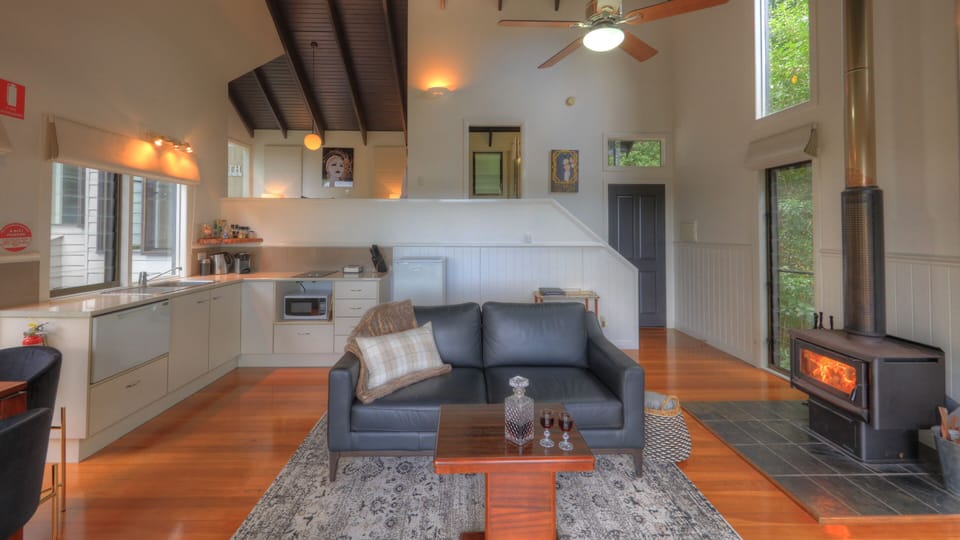Gatsby Cottage | Living area | Flat-screen TV, fireplace, DVD player