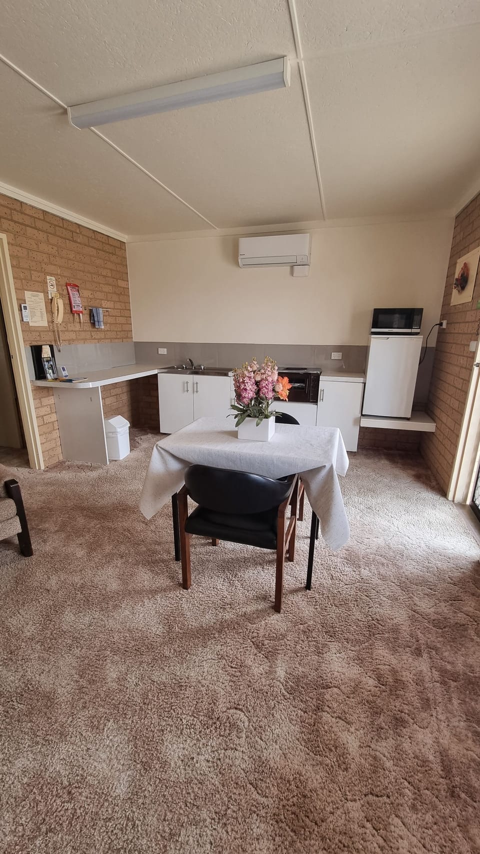 Deluxe Twin Room, 1 Bedroom, Non Smoking, Kitchenette | Private kitchen | Fridge, microwave, coffee/tea maker, electric kettle