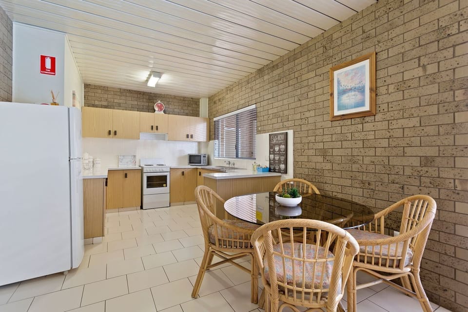 Standard Suite, 2 Bedrooms, Non Smoking, Kitchen (s/c unit for 4) | In-room dining