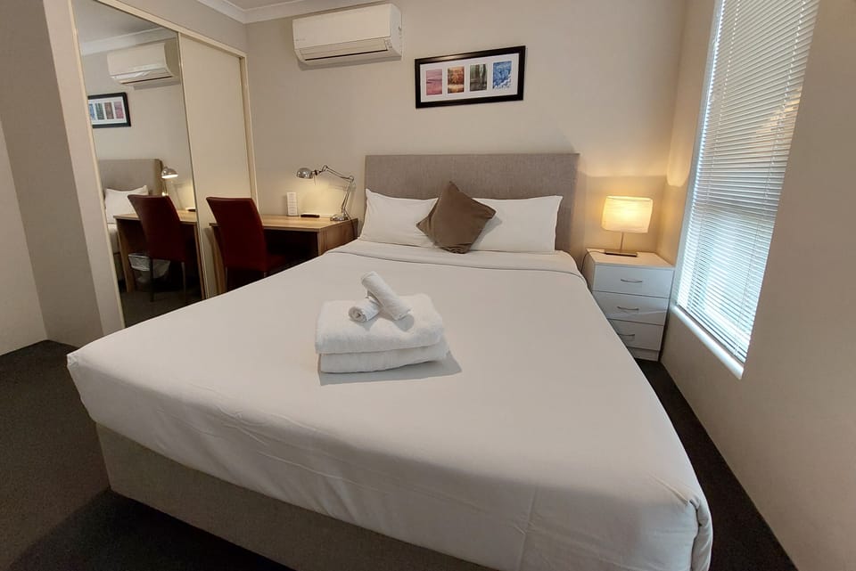 Standard Queen Room With Shared Bathroom | Desk, iron/ironing board, free WiFi, bed sheets