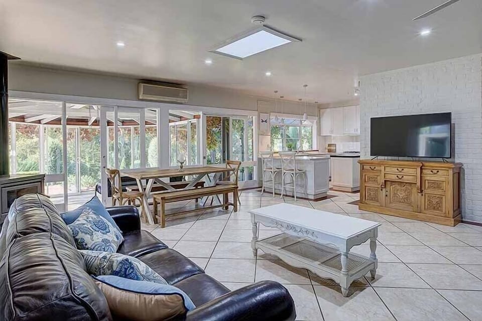 Evanslea House | Living area | LCD TV