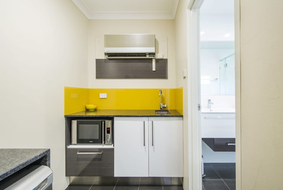 Deluxe Room, 1 Queen Bed | Private kitchenette | Coffee/tea maker, fridge, microwave, electric kettle