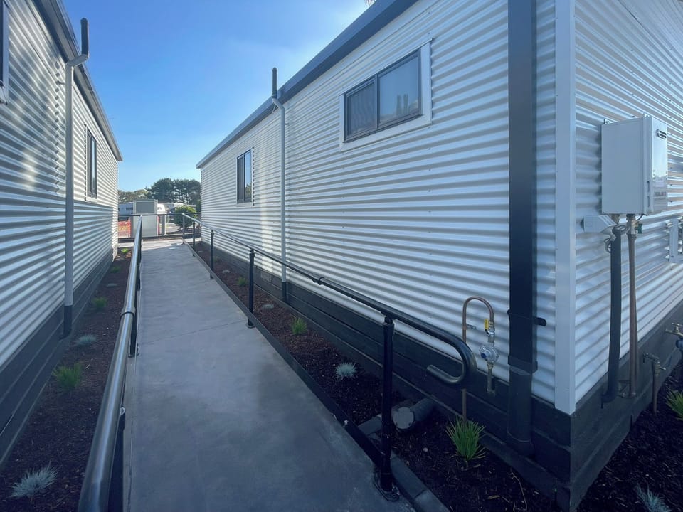 Classic Cabin Wheelchair Accessible | Soundproofing, iron/ironing board, WiFi, bed sheets