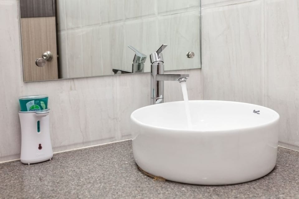 Platinum Room | Bathroom sink